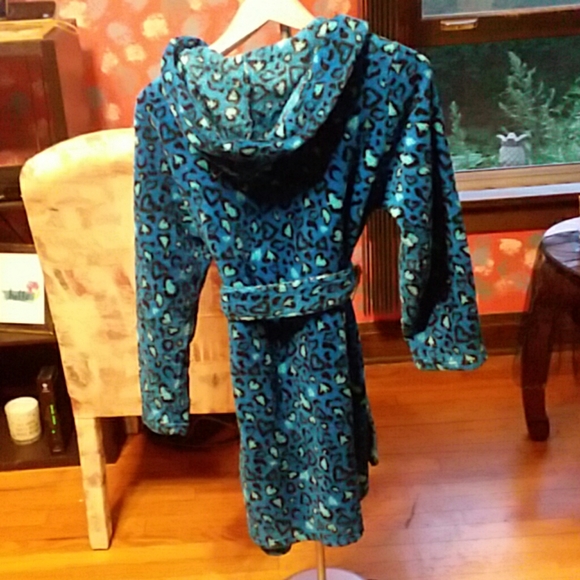 Blue robe with cheetah print hearts - Picture 5 of 7